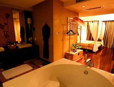 广州越秀养生会所的黄昏恋：当爱情遇上八十岁